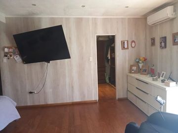 Casa En Venta En Lo Barnechea Con Piscina Y Terraza