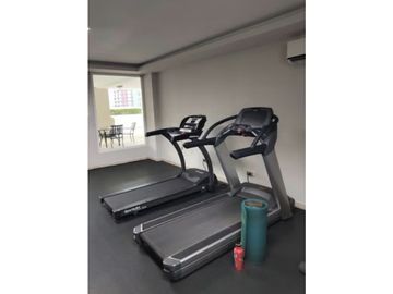 SE ALQUILA APARTAMENTO EL CANGREJO ONIX TOWER 129M SEMIAMOBLADO