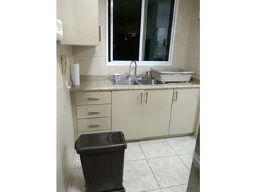 SE ALQUILA APARTAMENTO EL CANGREJO ONIX TOWER 129M SEMIAMOBLADO