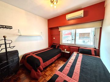 Venta semipiso con cochera, baulera y vista abierta cerca subte A - Apto crédito