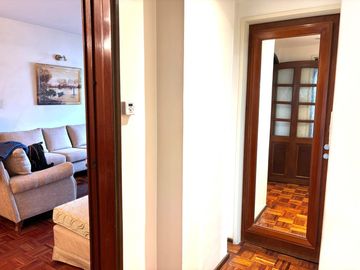 Venta semipiso con cochera, baulera y vista abierta cerca subte A - Apto crédito