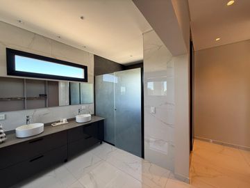 Casa en Venta Costa Esmeralda Barrio Golf, 4 Dormitorios 280m² Pileta Calefaccionada Losa Radiante USD 565.000