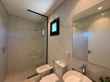 Casa en Venta Costa Esmeralda Barrio Golf, 4 Dormitorios 280m² Pileta Calefaccionada Losa Radiante USD 565.000