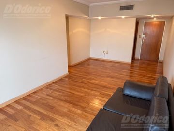 Semi piso de 4 ambientes c/cochera en venta en Flores