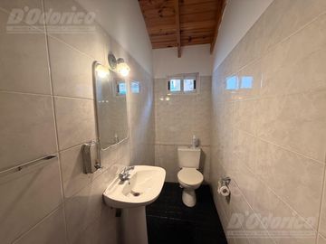 Semi piso de 4 ambientes c/cochera en venta en Flores