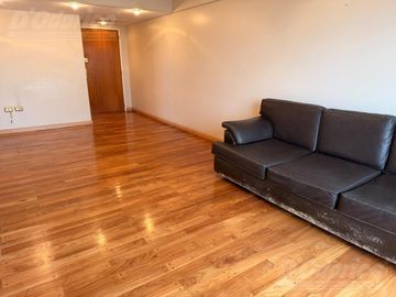 Semi piso de 4 ambientes c/cochera en venta en Flores