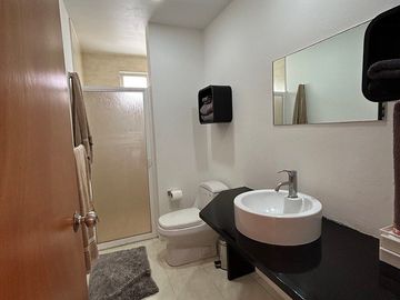 Espléndida casa en privada y amueblada se renta en Hda. La antigua, Interlomas
