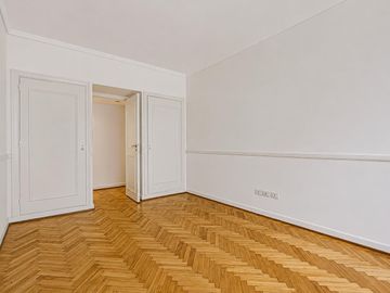 VENTA • BELGRANO • SEMIPISO • 4 AMBIENTES • COCHERA