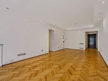 VENTA • BELGRANO • SEMIPISO • 4 AMBIENTES • COCHERA