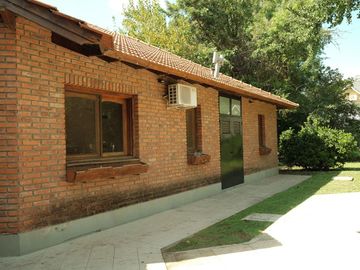 Comodo Chalet en esquina