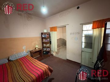 Vende casa a refaccionar en el Centro de Neuquén