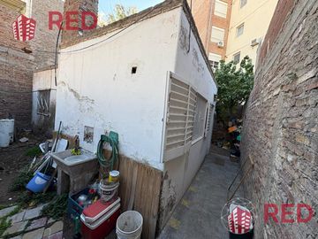 Vende casa a refaccionar en el Centro de Neuquén