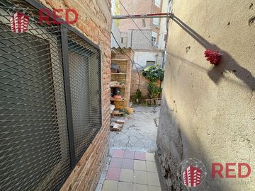 Vende casa a refaccionar en el Centro de Neuquén