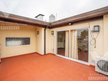 PH Único, tres ambientes, con cochera, quincho y terraza propia