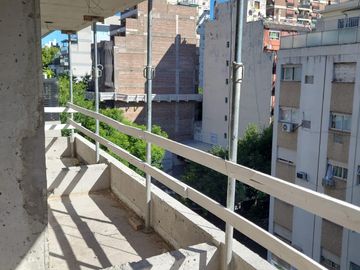 Monoambiente tipo studio al frente y con balcón! Diseño y Funcionalidad en 28m2.