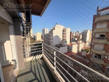 Semi piso de 1 dormitorio en venta en Flores