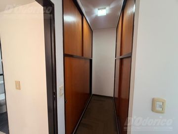 Semi piso de 1 dormitorio en venta en Flores