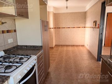 Semi piso de 1 dormitorio en venta en Flores
