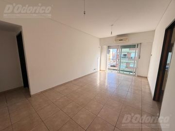 Semi piso de 1 dormitorio en venta en Flores