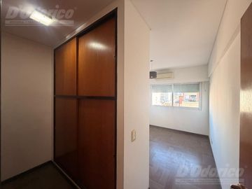Semi piso de 1 dormitorio en venta en Flores