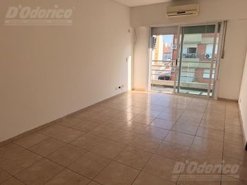 Semi piso de 1 dormitorio en venta en Flores