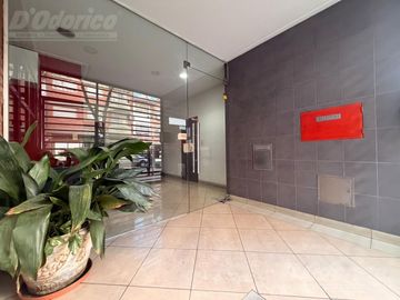 Semi piso de 1 dormitorio en venta en Flores