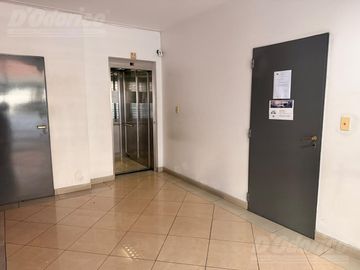 Semi piso de 1 dormitorio en venta en Flores
