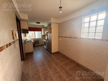 Semi piso de 1 dormitorio en venta en Flores