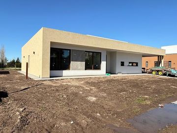 Casa en venta, Fincas del Alba. Canning, Ezeiza. 4 amb. con pileta
