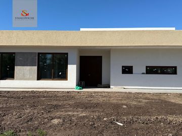 Casa en venta, Fincas del Alba. Canning, Ezeiza. 4 amb. con pileta