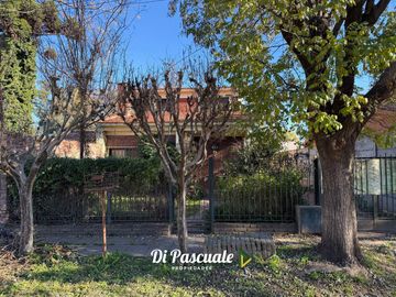 VENTA Casa 4 Habitaciones En 2 Plantas, Pileta y Terraza Ideal Inversores - Moreno Norte