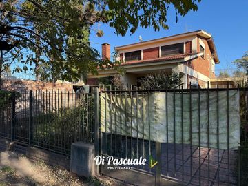 VENTA Casa 4 Habitaciones En 2 Plantas, Pileta y Terraza Ideal Inversores - Moreno Norte