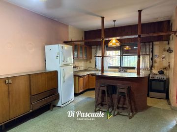 VENTA Casa 4 Habitaciones En 2 Plantas, Pileta y Terraza Ideal Inversores - Moreno Norte