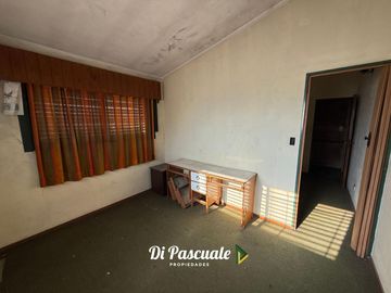VENTA Casa 4 Habitaciones En 2 Plantas, Pileta y Terraza Ideal Inversores - Moreno Norte