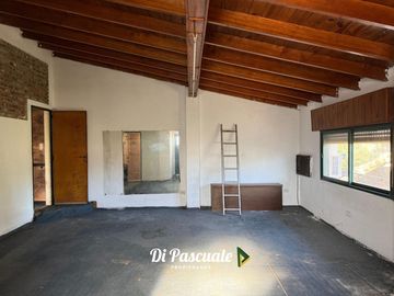 VENTA Casa 4 Habitaciones En 2 Plantas, Pileta y Terraza Ideal Inversores - Moreno Norte