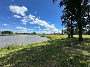 Terreno Sobre La Laguna en Azzurra, Tortugas, Pilar