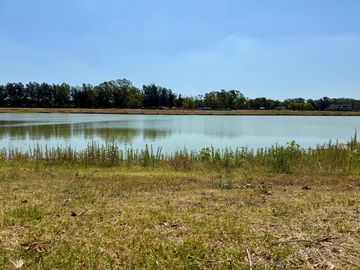 Terreno Sobre La Laguna en Azzurra, Tortugas, Pilar