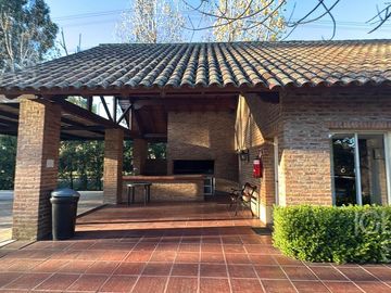 Casa en venta  al lago, en Los Ombues, Rincón de Milberg