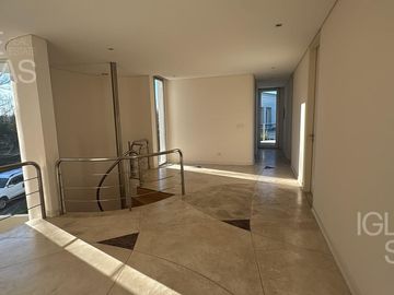 Casa en venta  al lago, en Los Ombues, Rincón de Milberg