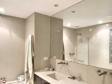 Departamento-Alquiler-Amoblado-Renovado-Cochera. Seguridad 24h.