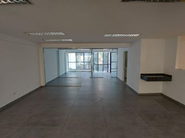 Excelente local en alquiler - 400 m2 - Proximo a Av 9 de julio.