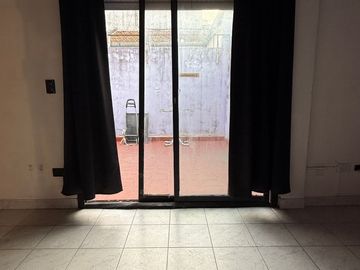 Departamento Tipo PH 2 Amb Patio Lavadero 1° Piso x escalera bajas Expensas !