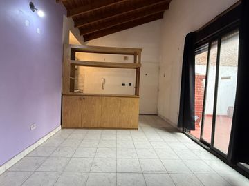 Departamento Tipo PH 2 Amb Patio Lavadero 1° Piso x escalera bajas Expensas !