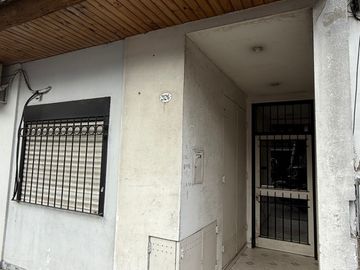 Departamento Tipo PH 2 Amb Patio Lavadero 1° Piso x escalera bajas Expensas !
