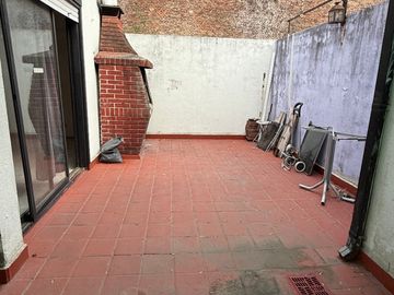 Departamento Tipo PH 2 Amb Patio Lavadero 1° Piso x escalera bajas Expensas !