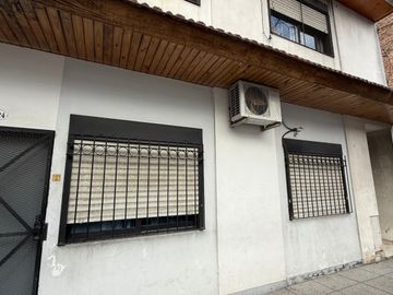 Departamento Tipo PH 2 Amb Patio Lavadero 1° Piso x escalera bajas Expensas !