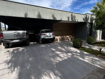 CASA EN VENTA BARRIO PRIVADO MAIPU