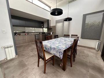 CASA EN VENTA BARRIO PRIVADO MAIPU