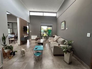 CASA EN VENTA BARRIO PRIVADO MAIPU