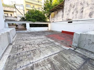 VENTA CASA GRANDE LOTE PROPIO 8,66 X 33,50 FLORES